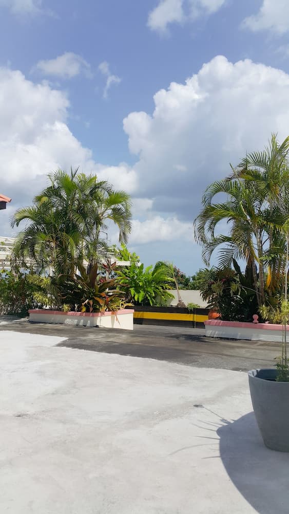 2 Bed Apt with Balcony at Runaway Bay photo 3