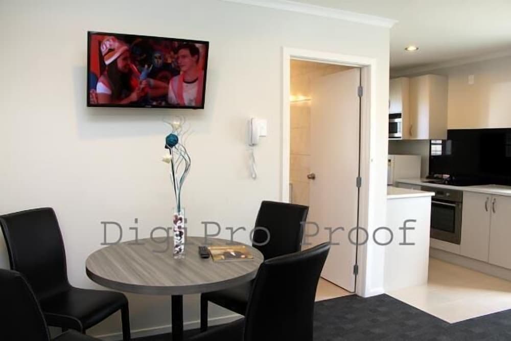 Auckland Phoenix Palm photo 9