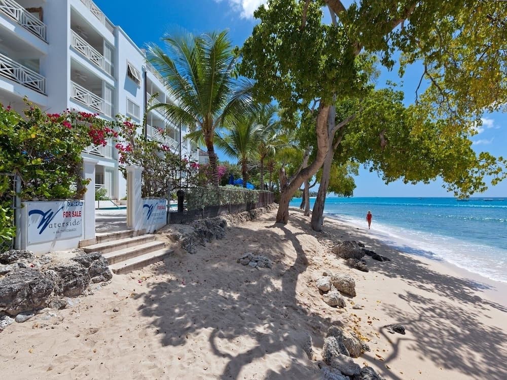 Beachfront luxury modern 2-bed apt with pool by BSL Rentals