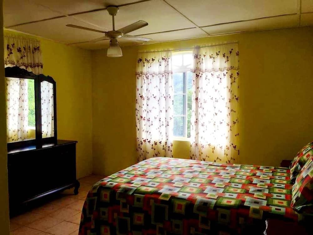 The blue Lagoon Hostel & Private Rooms photo 2