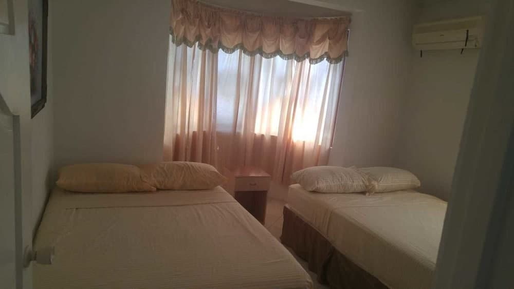 Wilts Apartment photo 2