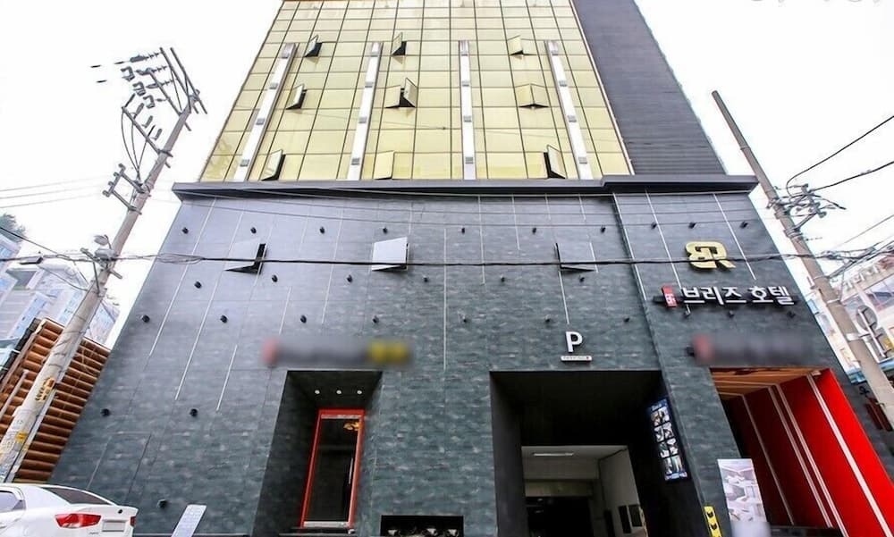 Breeze Hotel