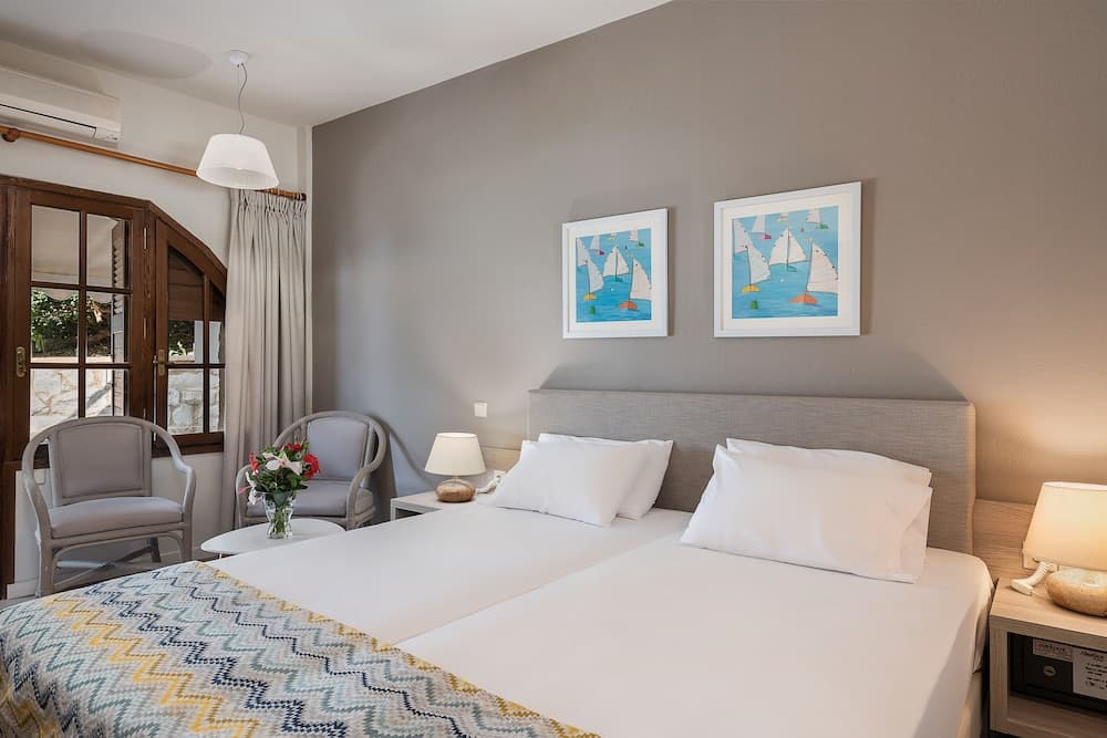 Alianthos Suites photo 5