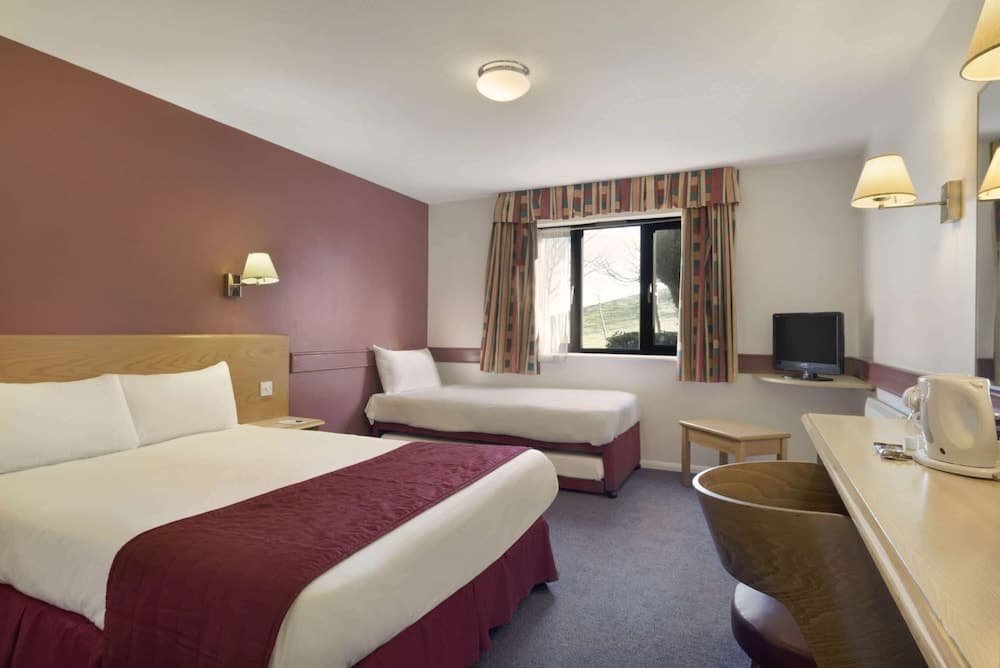 Days Inn by Wyndham Membury M4 photo 2