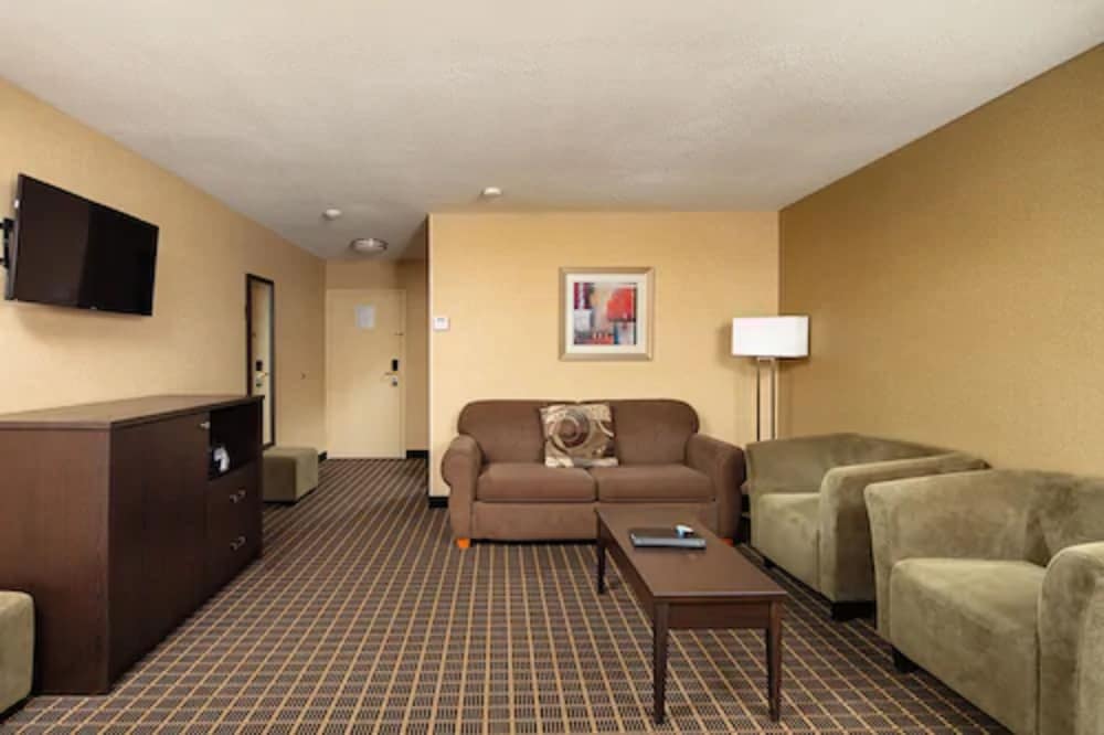 Quality Inn & Suites Downtown photo 9