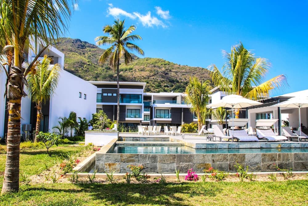 Latitude Luxury Seafront Apartments
