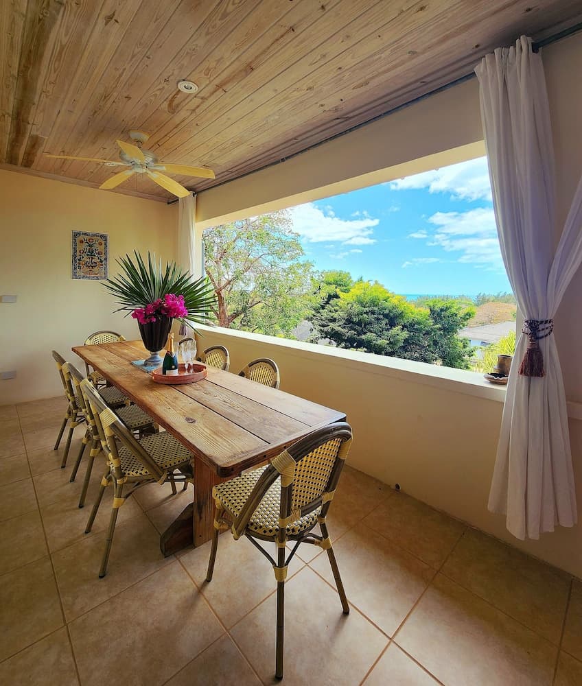 Seaside Sophistication: Elegant Estate With Sunset Views photo 6