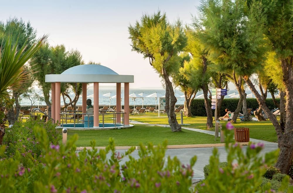 Neptune Luxury Resort photo 9