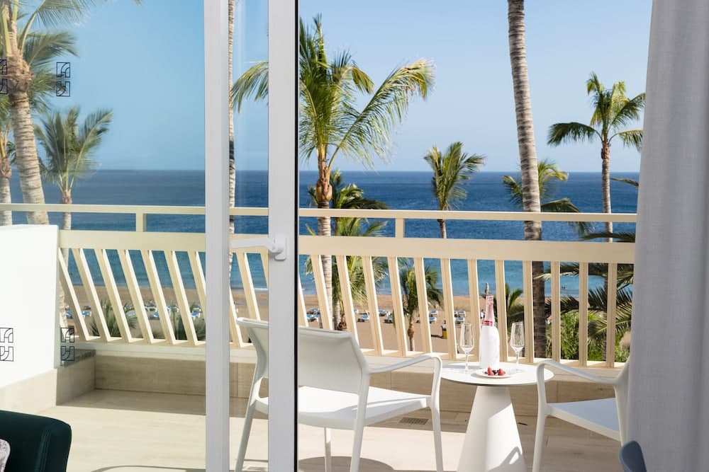 Plus Fariones Suite Hotel photo 3