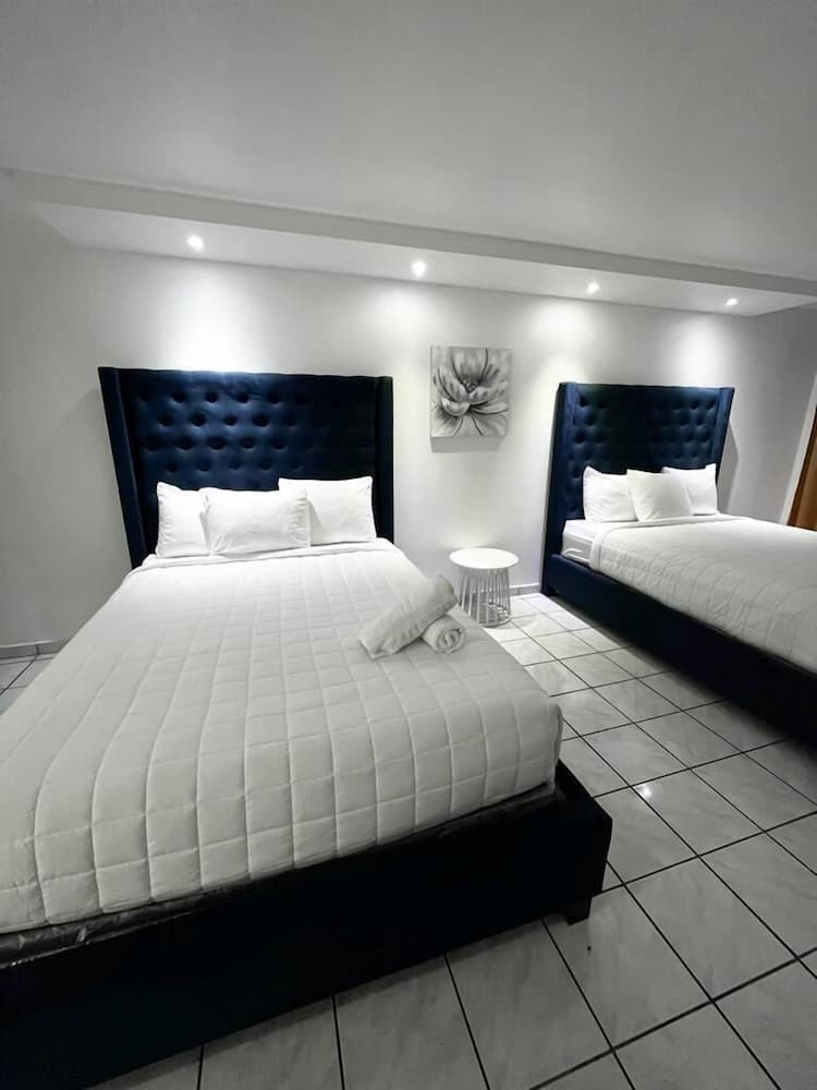 Douglas Highway Hotel photo 2