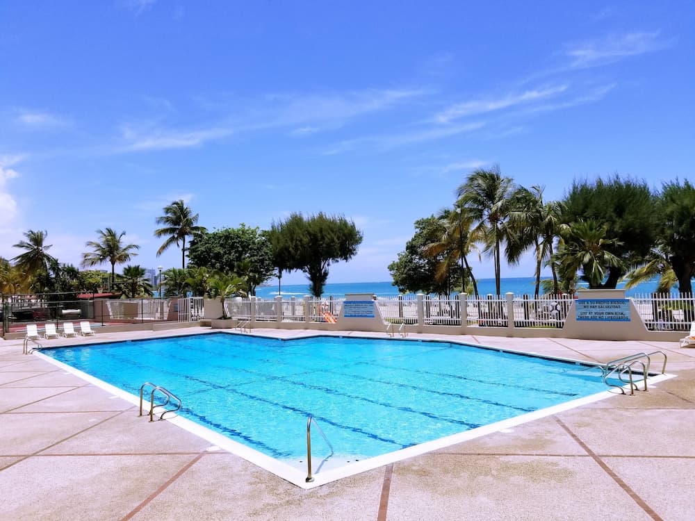 Beachfront Coral Beach Condo 305 photo 4