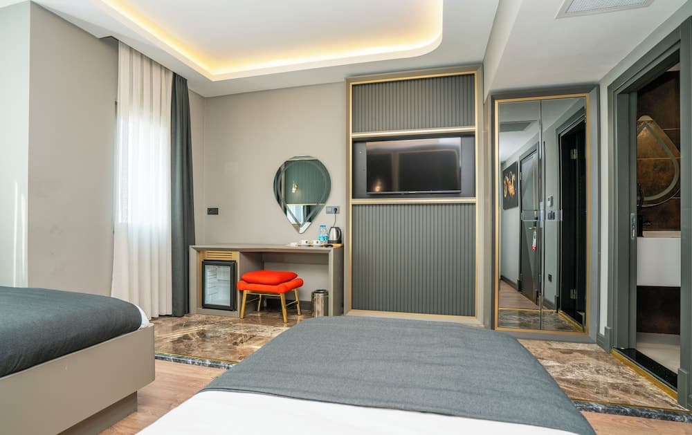 216 Ruby Suite photo 9