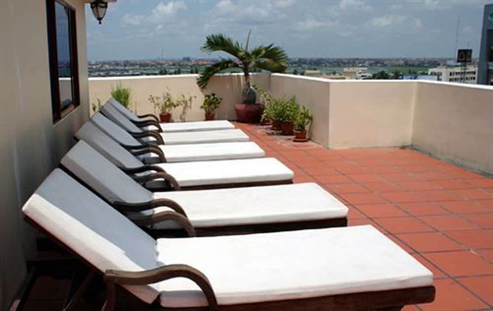 Nokor Lucky Serviced Apartments photo 9