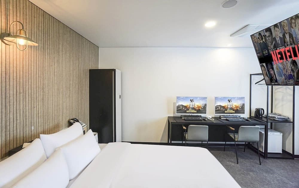 hotel room