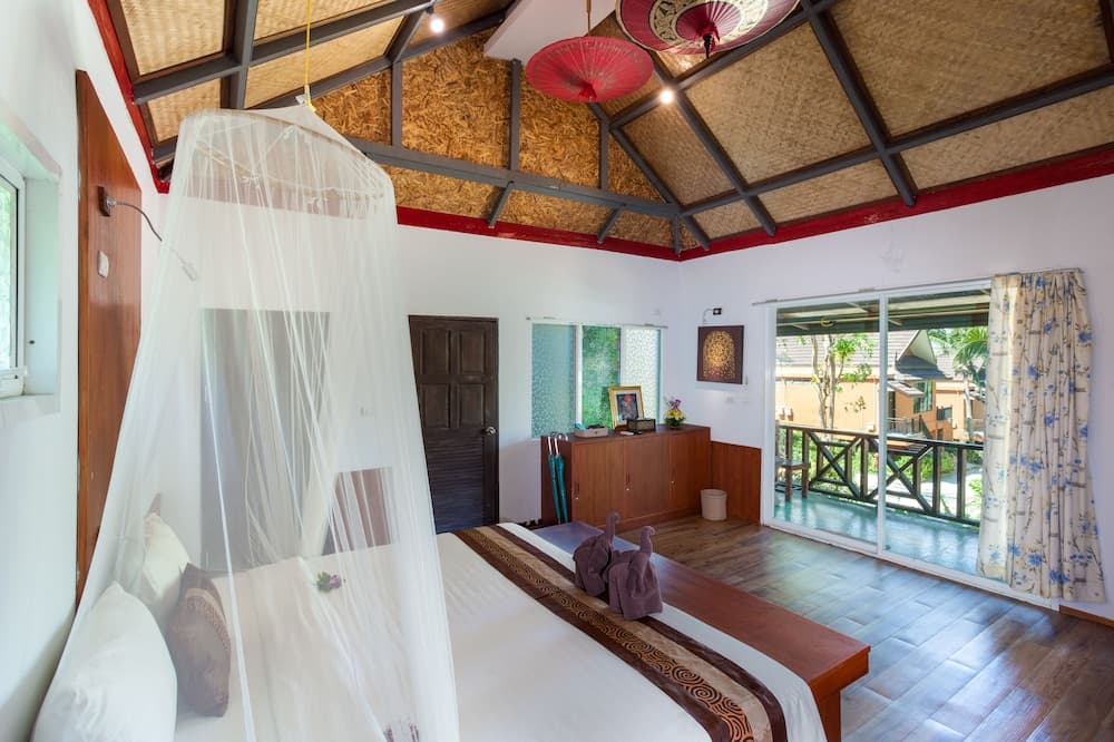Phi Phi Long Beach Resort & Villa photo 4