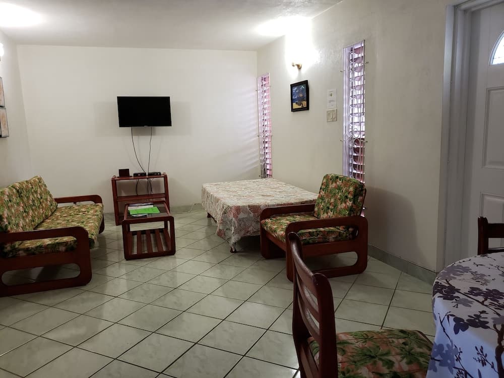 Gentle Breeze Apartments photo 7