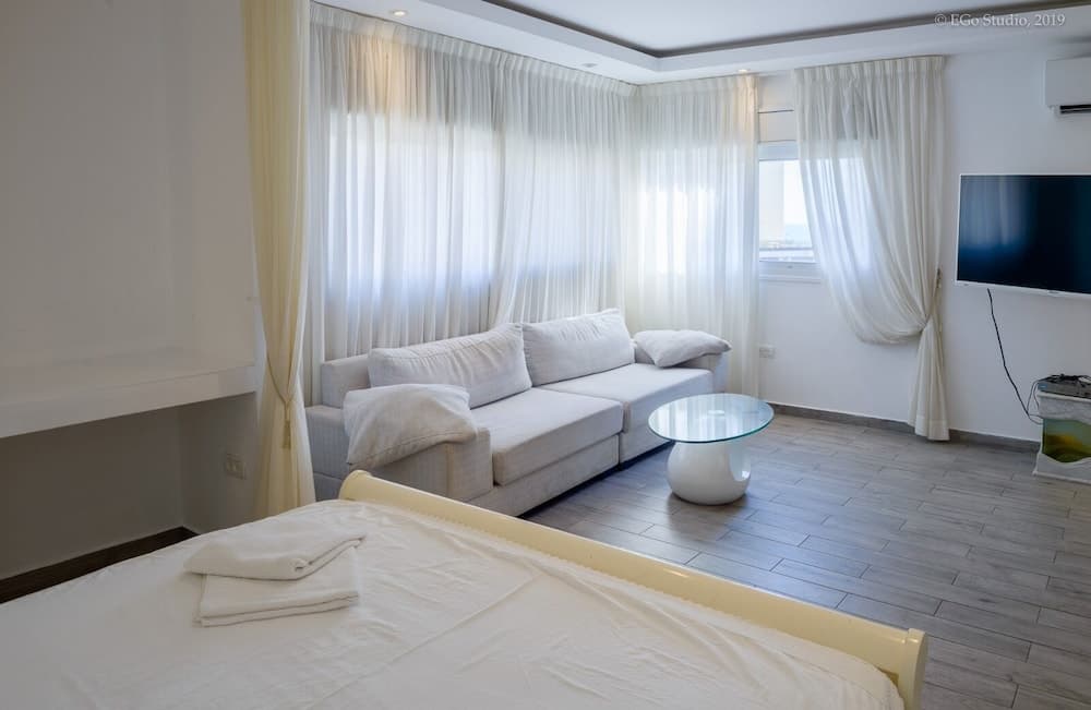Royal Lea Apartments photo 3