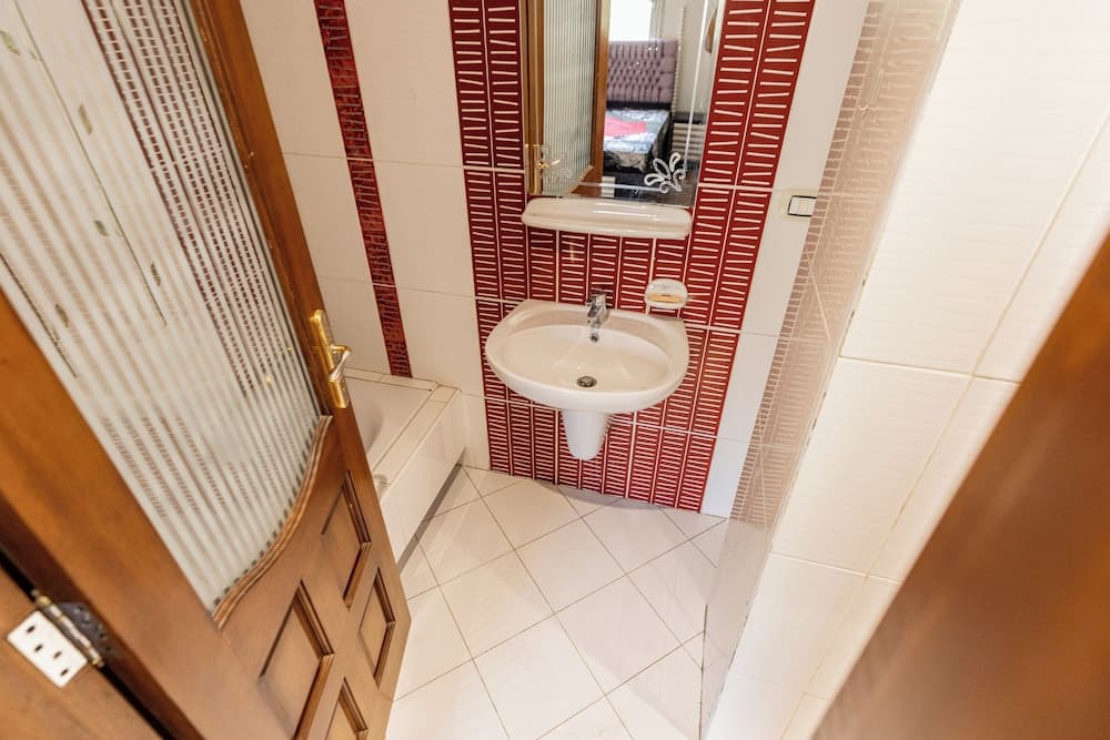 Hibiscus Haven Suite photo 3