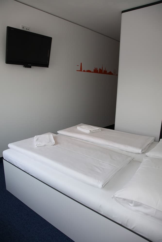 HB1 Budget Hotel - contactless check in photo 9