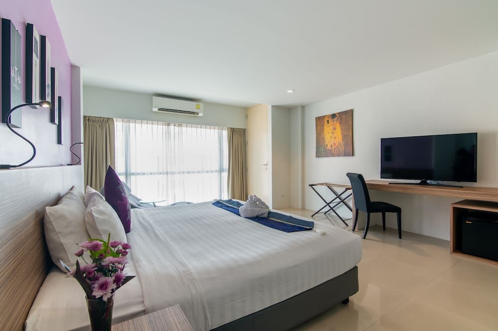The Lantern Resorts Patong photo 3