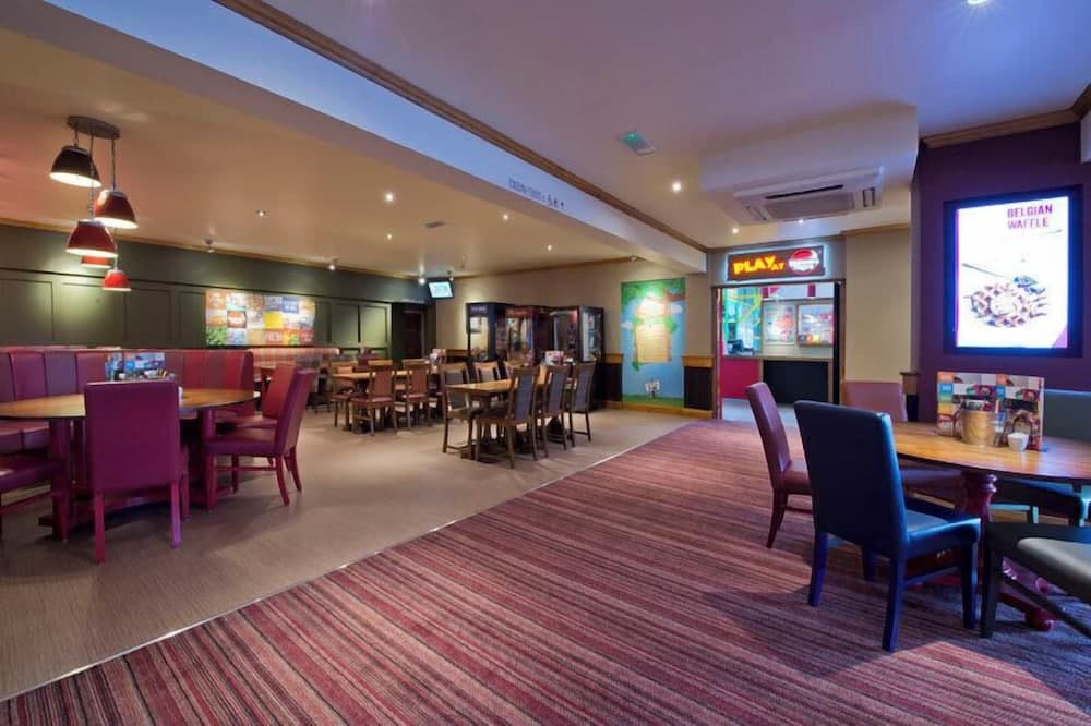 Premier Inn Swansea North photo 5
