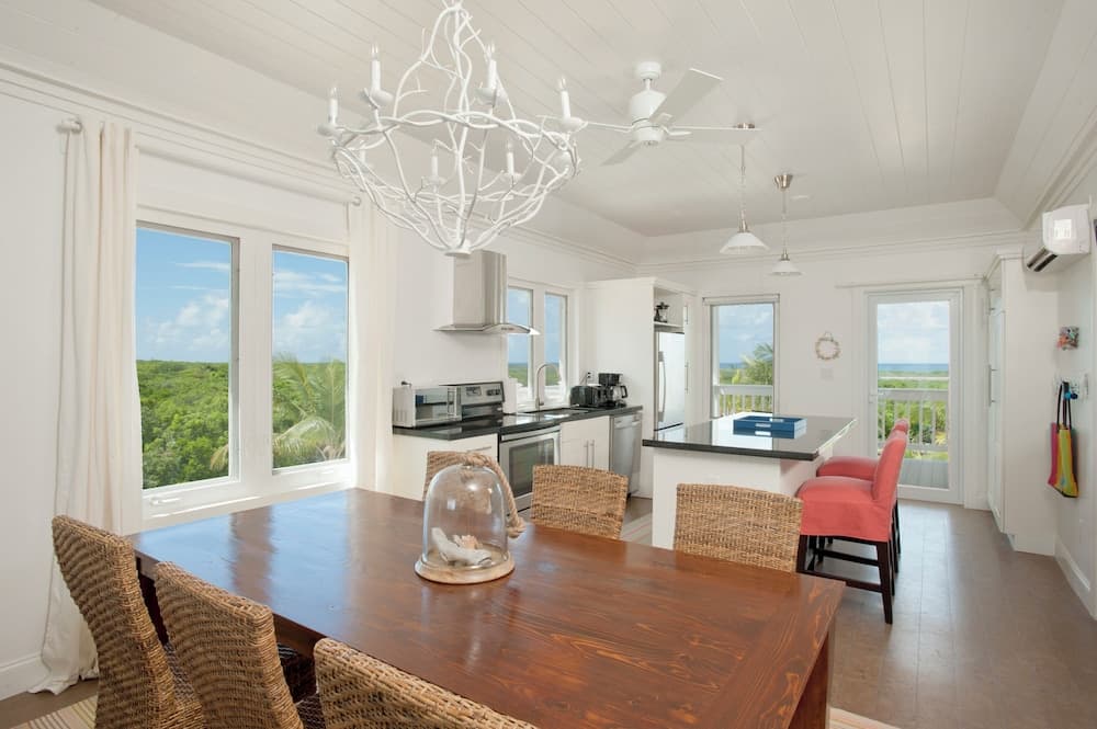 Tropical Paradise: Secluded Villa With Private Beachfront photo 3