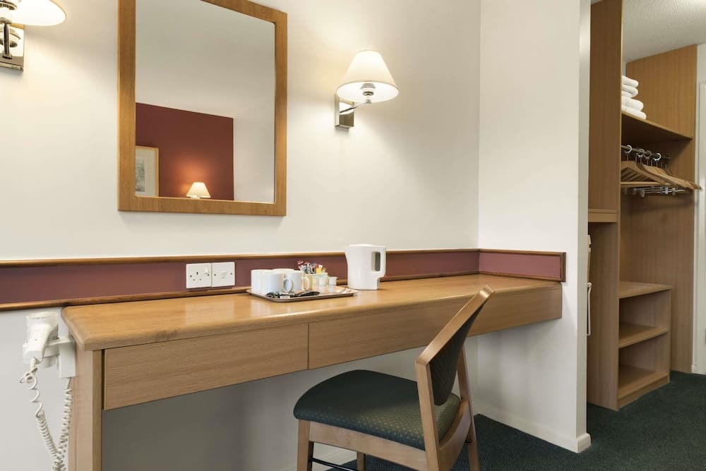 Days Inn by Wyndham Abington M74 photo 4