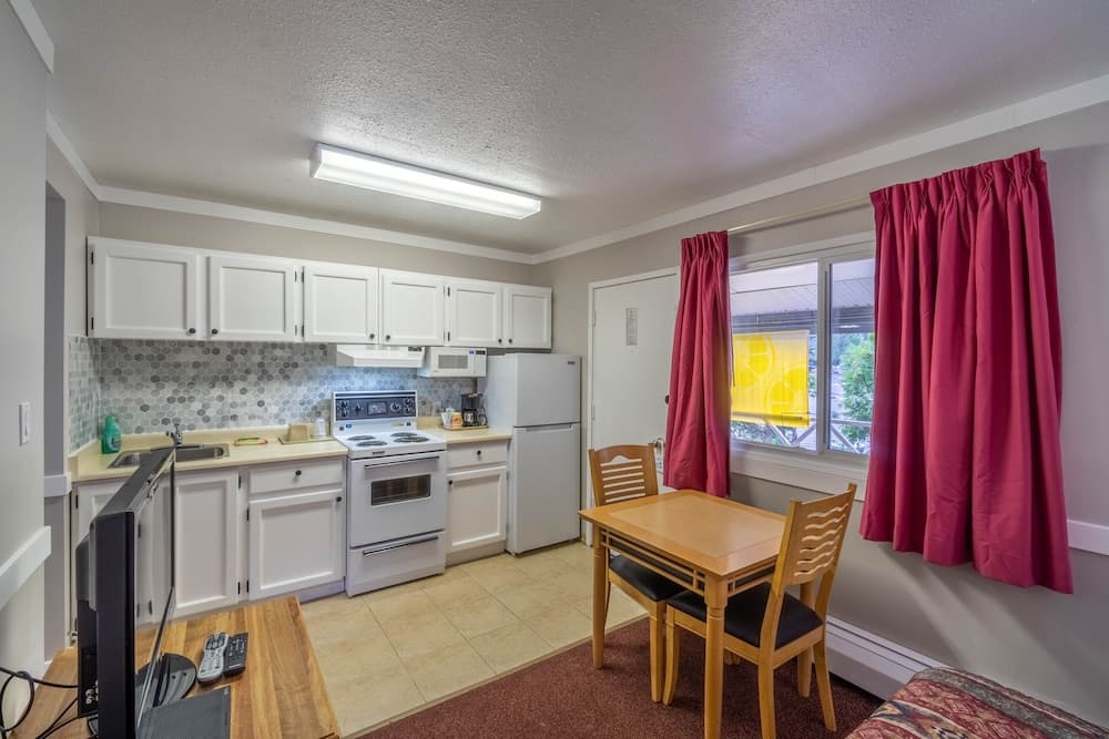 Canadas Best Value Desert Inn & Suites Cache Creek photo 8