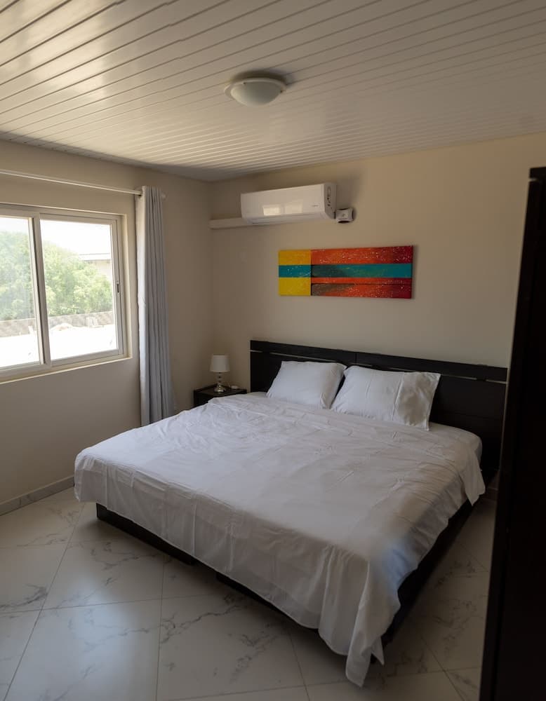Elegant 2-bedroom Apartment 2 km From Eagle Beach photo 3