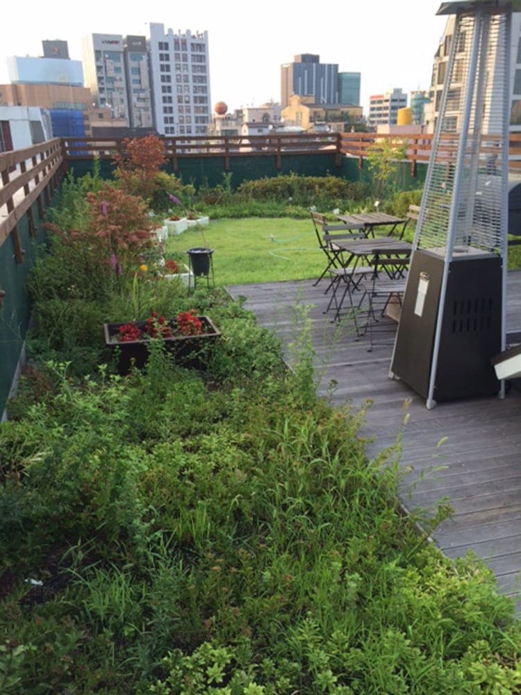 E Residence photo 3