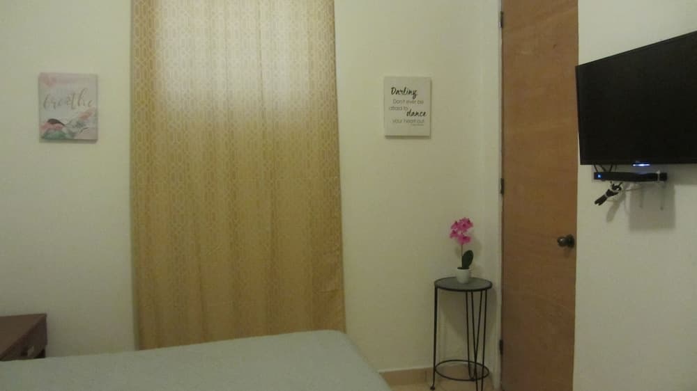 Henry's GuestHouse - Hostel photo 8