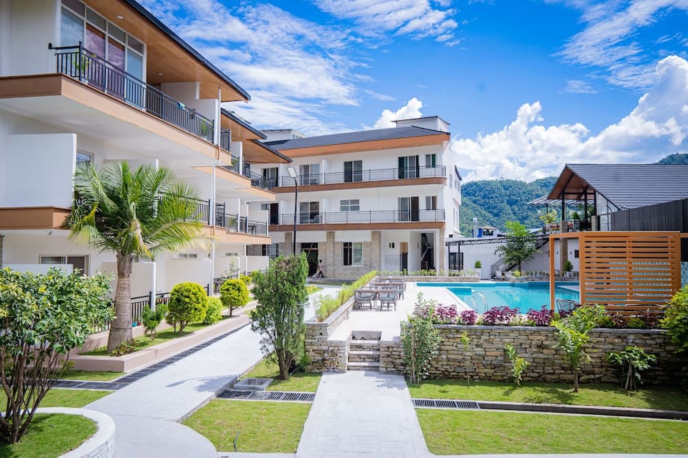 Majestic Lakefront Hotel & Suites