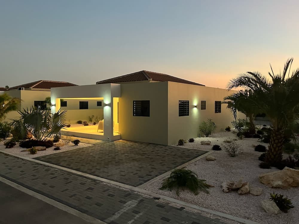 Villa Paradise with pool at mambo beach photo 8
