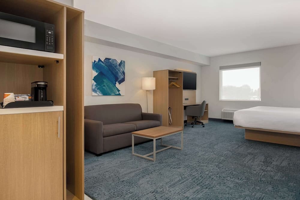 Quality Inn & Suites photo 2