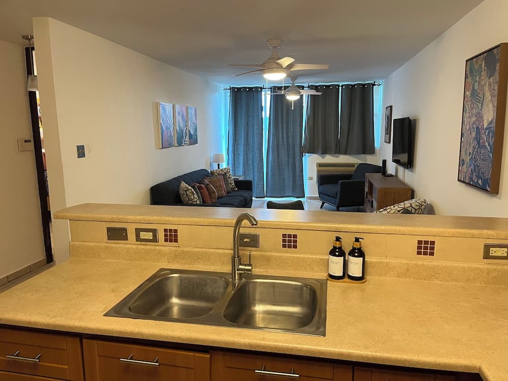 2 Bedroom Condo Pool and Beach Access photo 6