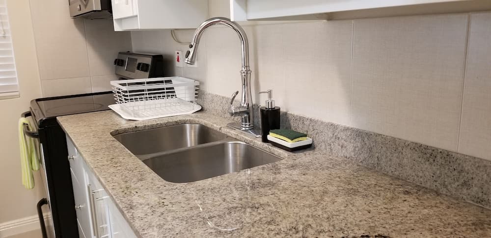 New Kingston Guest Apartment at Eight photo 4