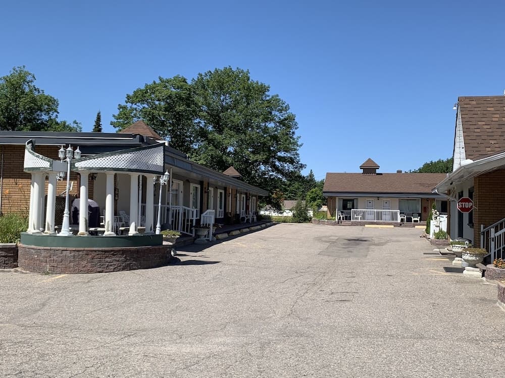 Sword Motor Inn photo 9