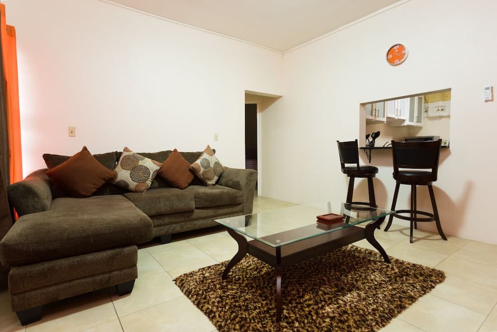 The Embassy Luxury Apt Crystal Towers II photo 4