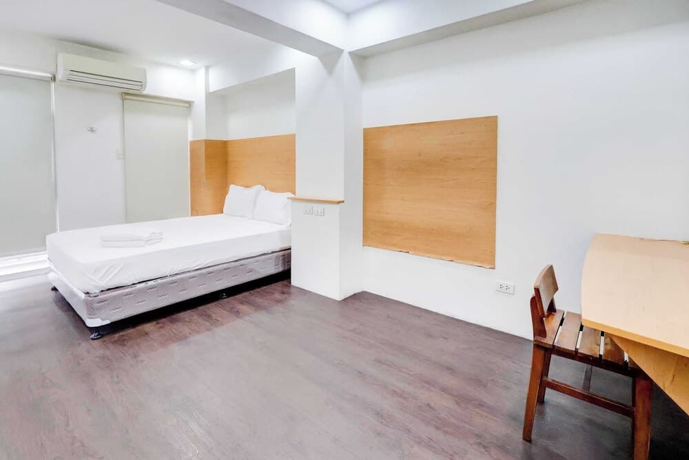 Townhouse Oak BRBlock Boutique &amp; Residences, Kalayaan Avenue, Near Ayala Mall, Poblacion, Makati, Manila photo 3