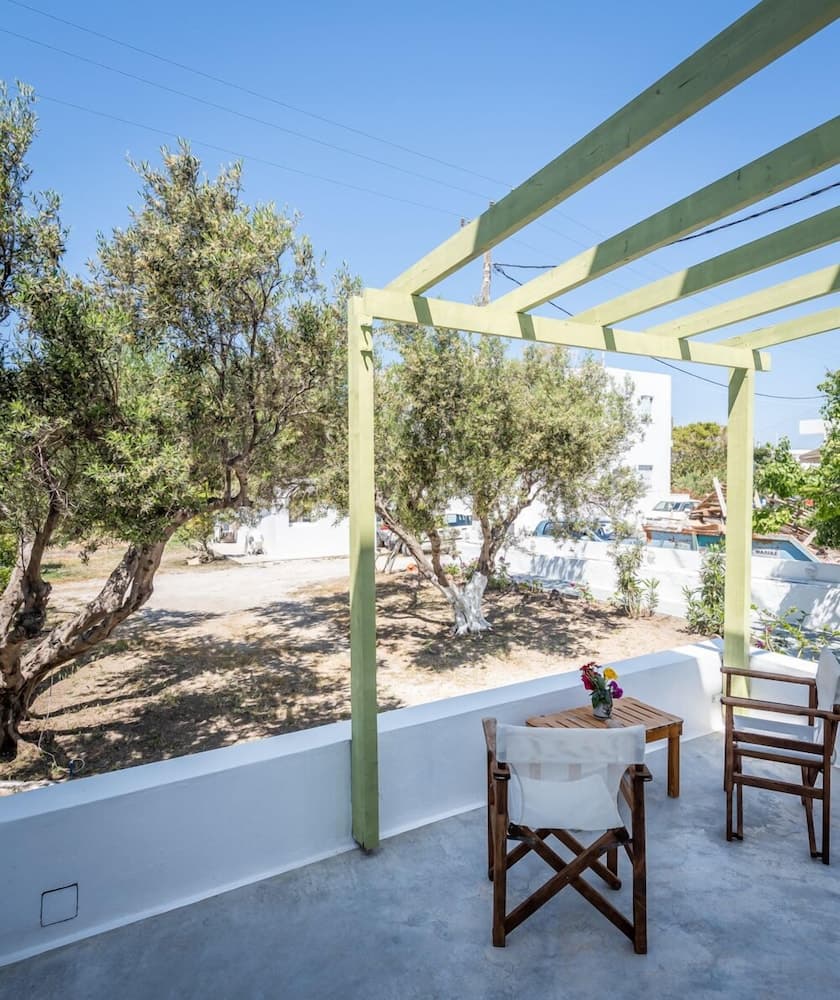Pente Elies Milos