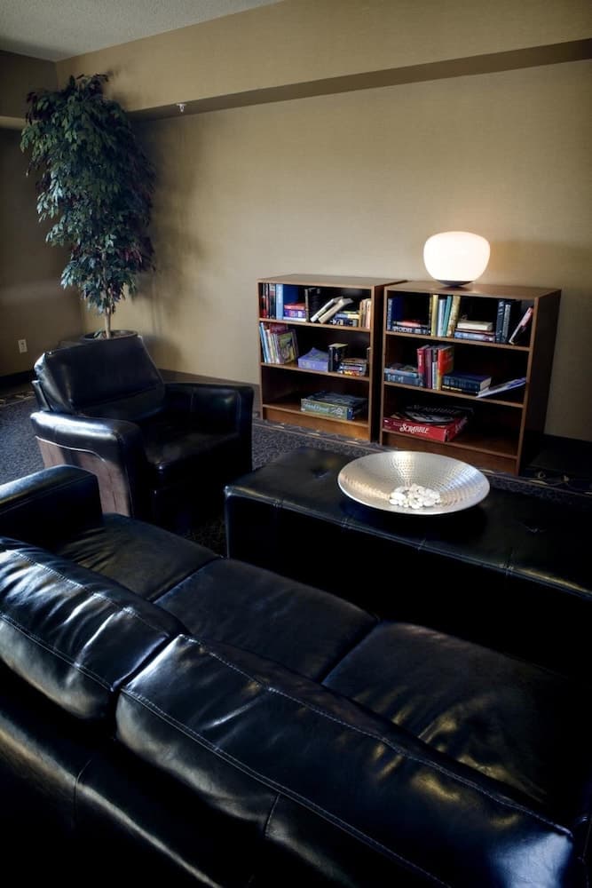 Heritage Inn & Suites photo 5