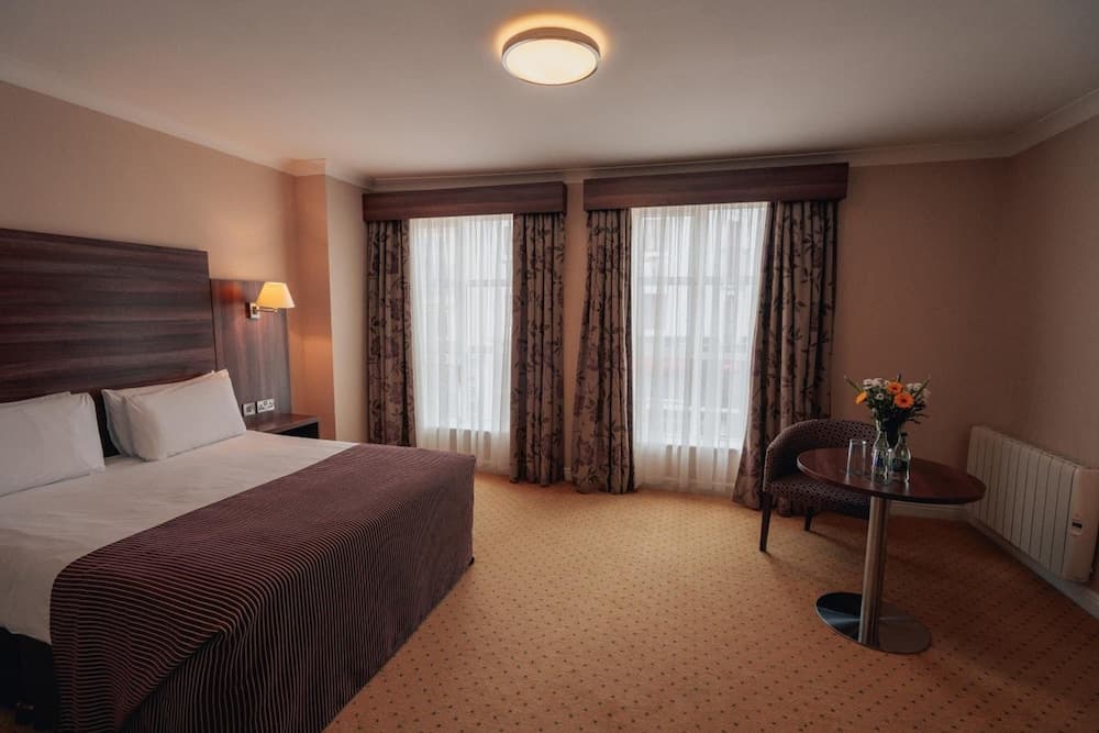 Dillons Hotel photo 2
