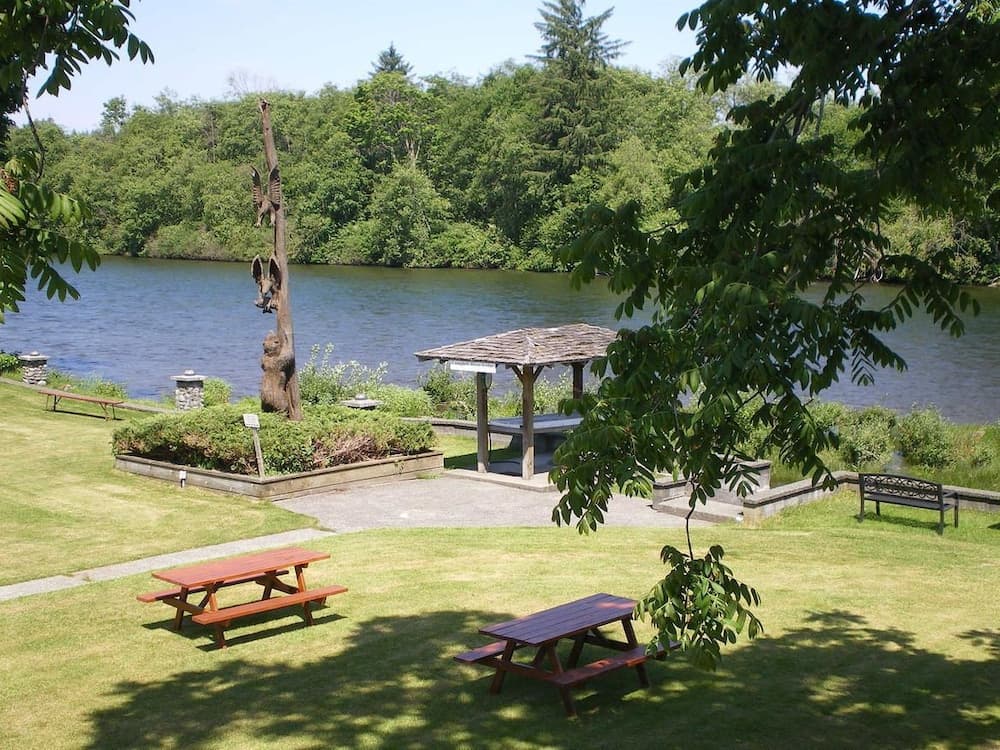 Campbell River Lodge by Riverside photo 2