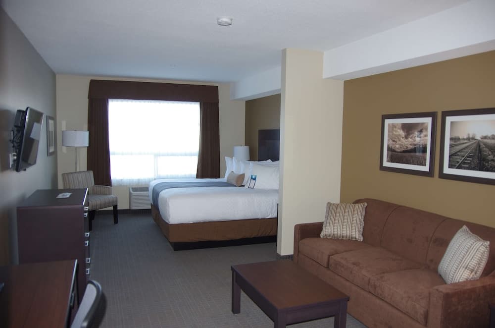 Best Western Plus Lacombe Inn & Suites photo 2