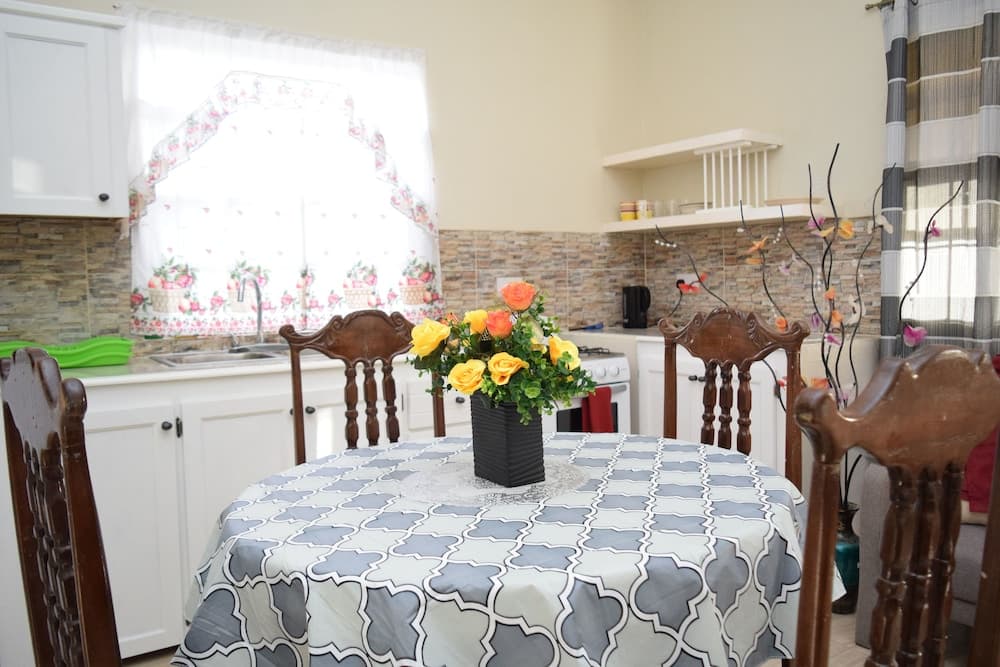 Justinn Apartments photo 5