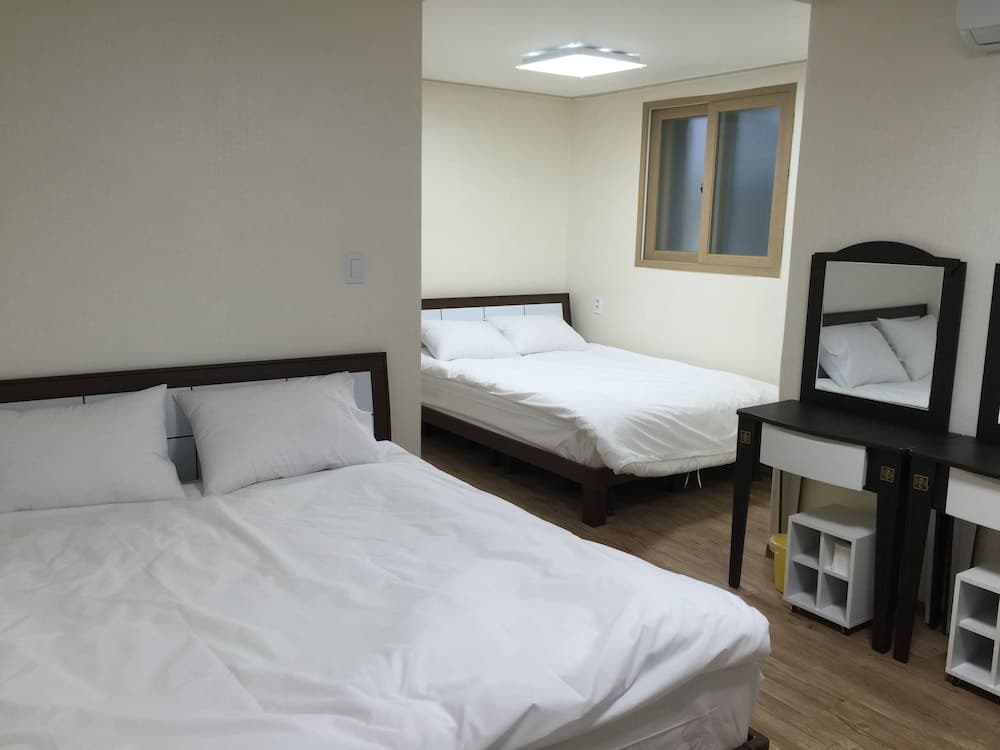 Hamory Guesthouse photo 7