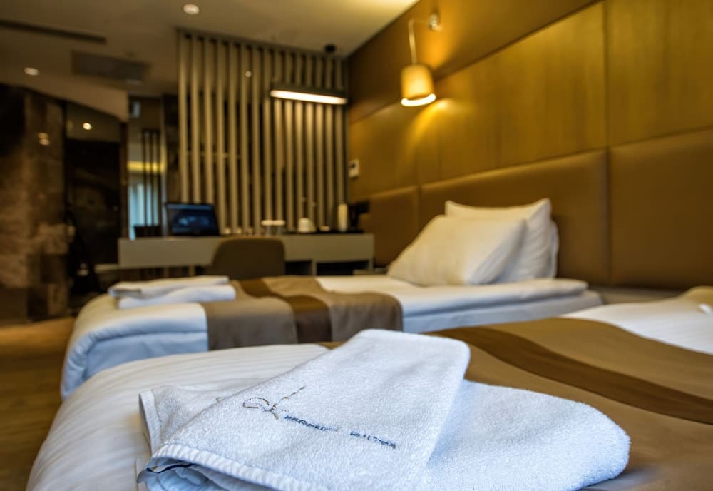 GK Regency Suites photo 8