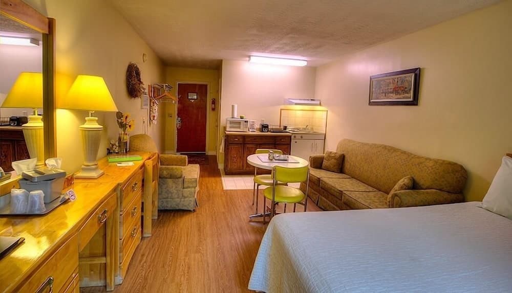 Picket Fence Motel photo 7