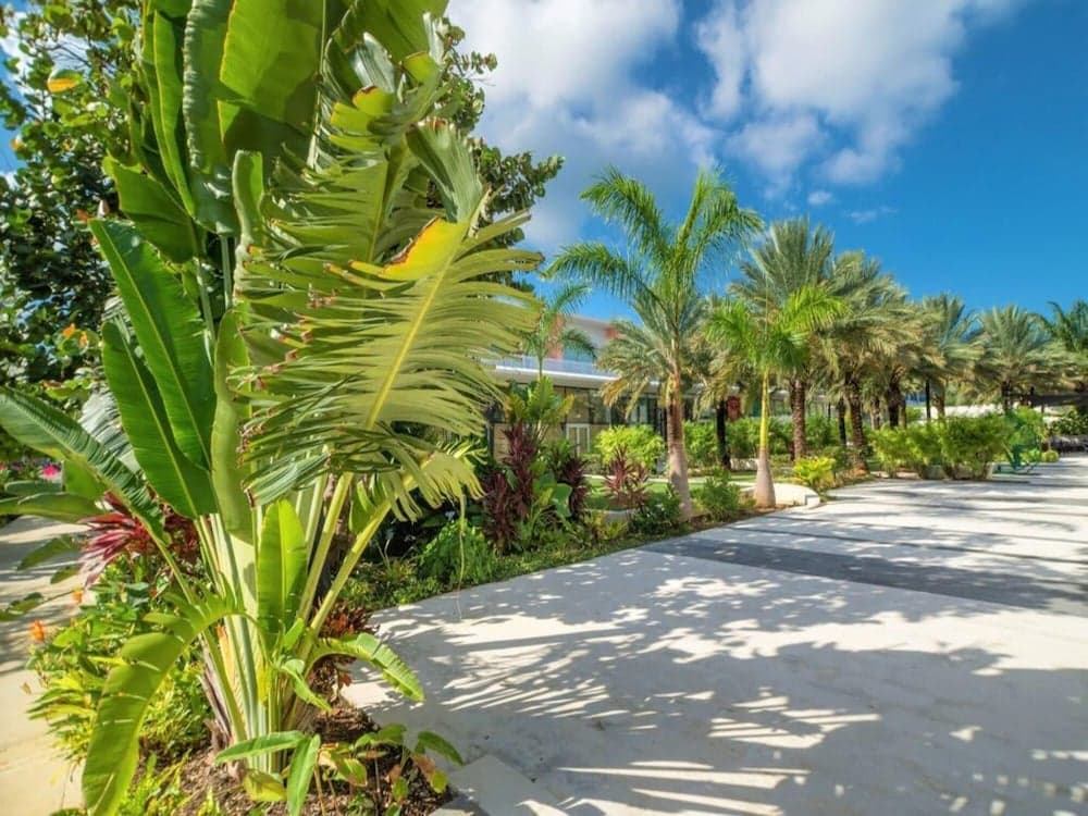 Penthouse 2BR 2bth Apt w Rooftop Pool Near Beach photo 4