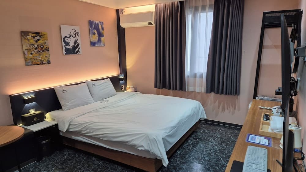 HOTEL DEMEURE photo 8